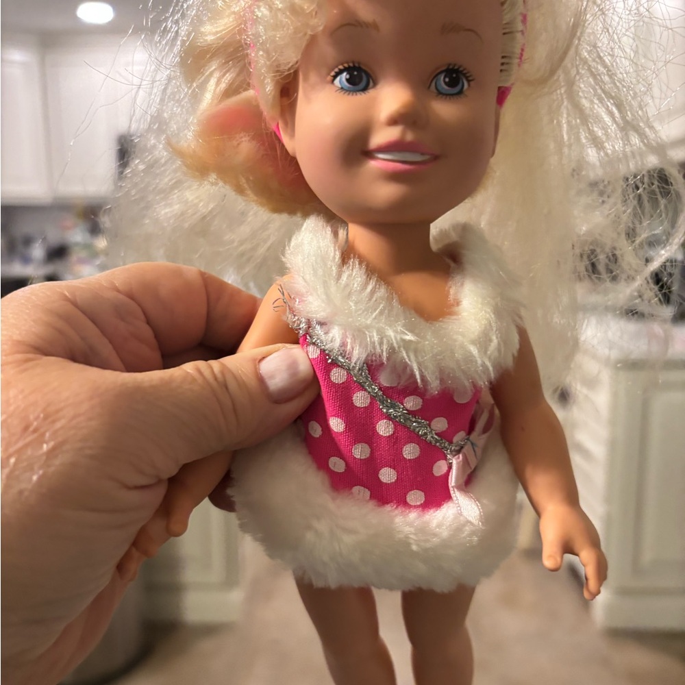 Hasbro Dolly Surprise. Hair grows!